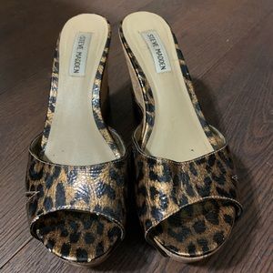 Steve Madden Leopard wedges